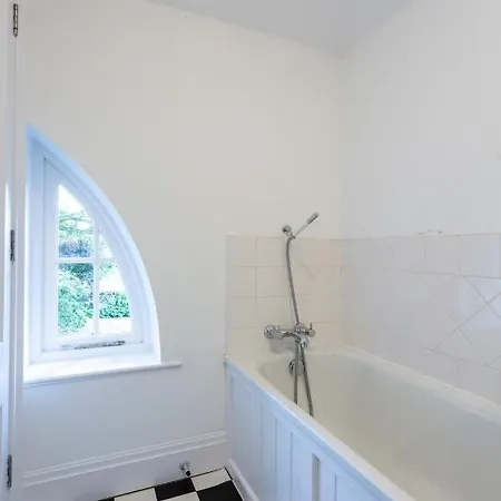 Broughton Astley Sleeps 11 Wifi Villa