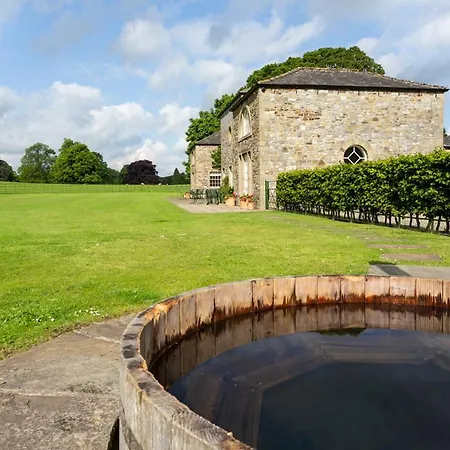 Broughton Astley Sleeps 11 Wifi Villa Broughton (North Yorkshire)
