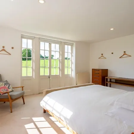 Broughton Astley Sleeps 11 Wifi Villa Broughton (North Yorkshire)