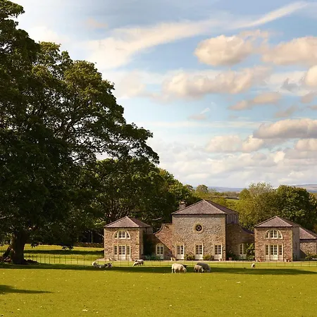 Broughton Astley Sleeps 11 Wifi