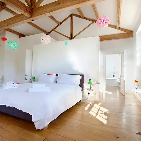 Broughton Astley Sleeps 11 Wifi Villa *